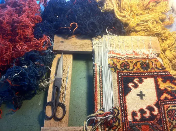 Read more about the article رفوگری فرش